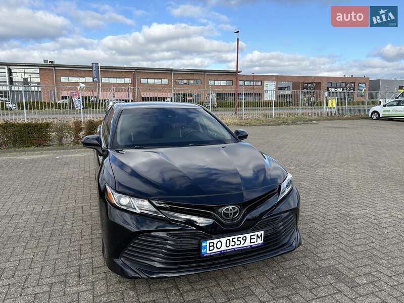 Седан Toyota Camry 2017 в Києві