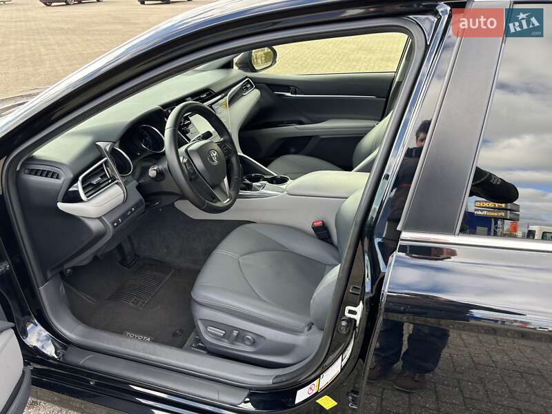 Седан Toyota Camry 2017 в Києві