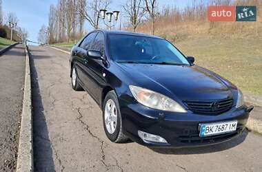 Седан Toyota Camry 2004 в 