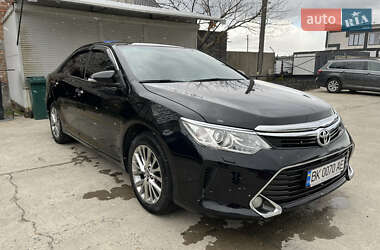 Седан Toyota Camry 2016 в 