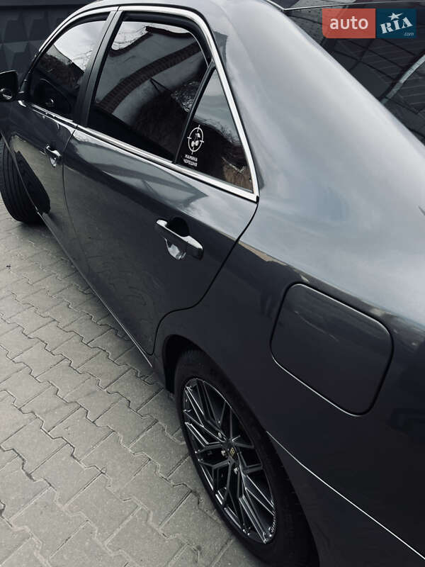 Седан Toyota Camry 2013 в Києві