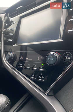 Седан Toyota Camry 2017 в 