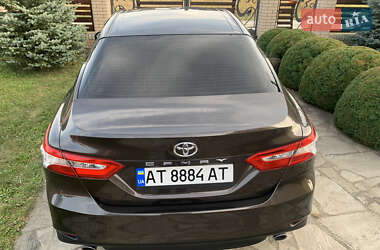 Седан Toyota Camry 2017 в 