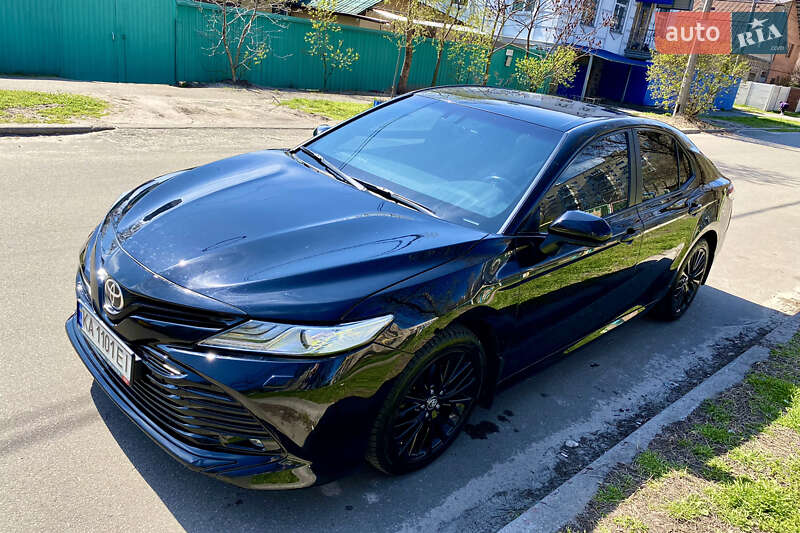 Седан Toyota Camry 2018 в 