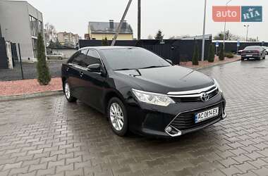 Седан Toyota Camry 2017 в 