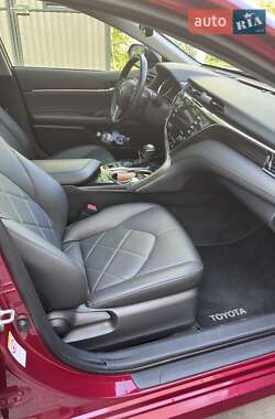 Седан Toyota Camry 2018 в Дніпрі