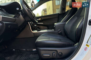 Седан Toyota Camry 2016 в 