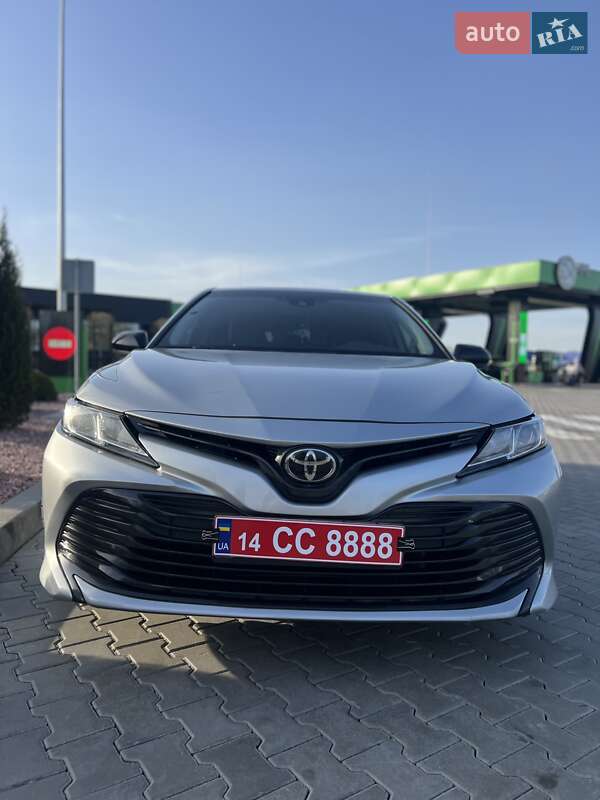 Седан Toyota Camry 2018 в 