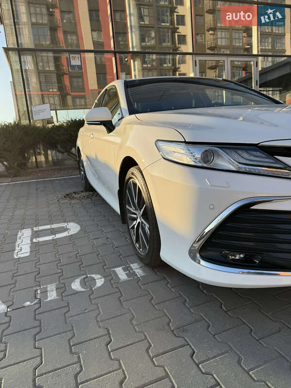Седан Toyota Camry 2022 в Хмельницком