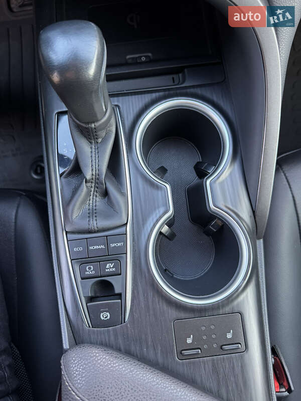 Седан Toyota Camry 2022 в Хмельницком