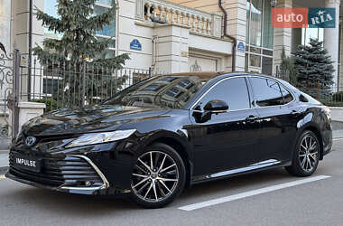 Седан Toyota Camry 2024 в 