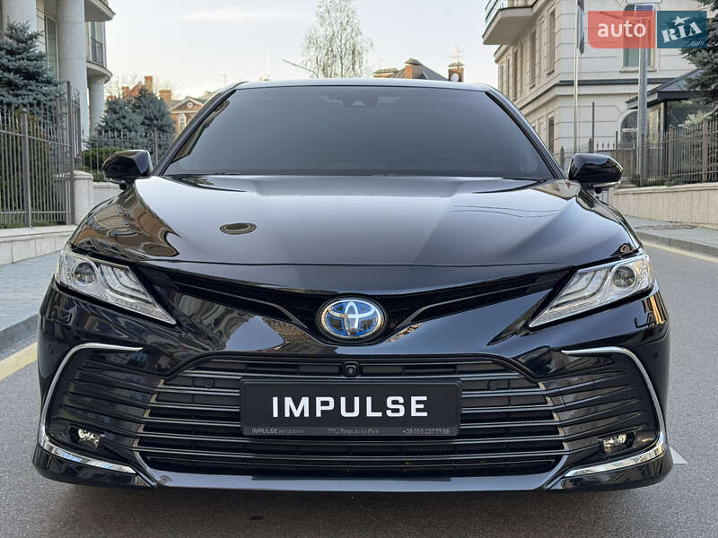 Седан Toyota Camry 2024 в 