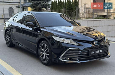 Седан Toyota Camry 2024 в 