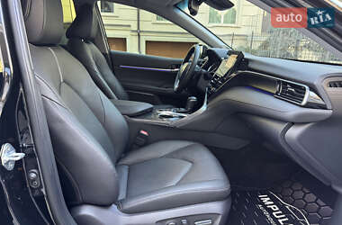 Седан Toyota Camry 2024 в 