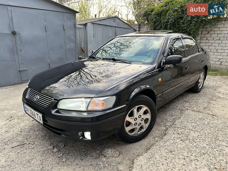 Седан Toyota Camry 1998 в 