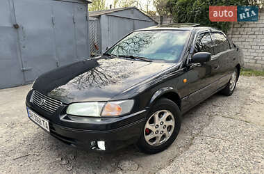 Седан Toyota Camry 1998 в 