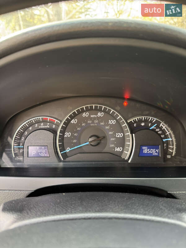 Седан Toyota Camry 2014 в Днепре