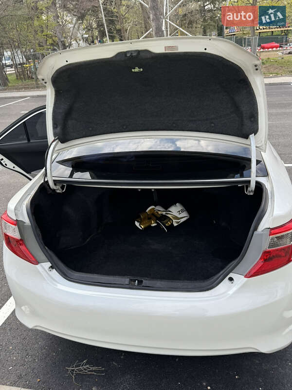 Седан Toyota Camry 2014 в Днепре