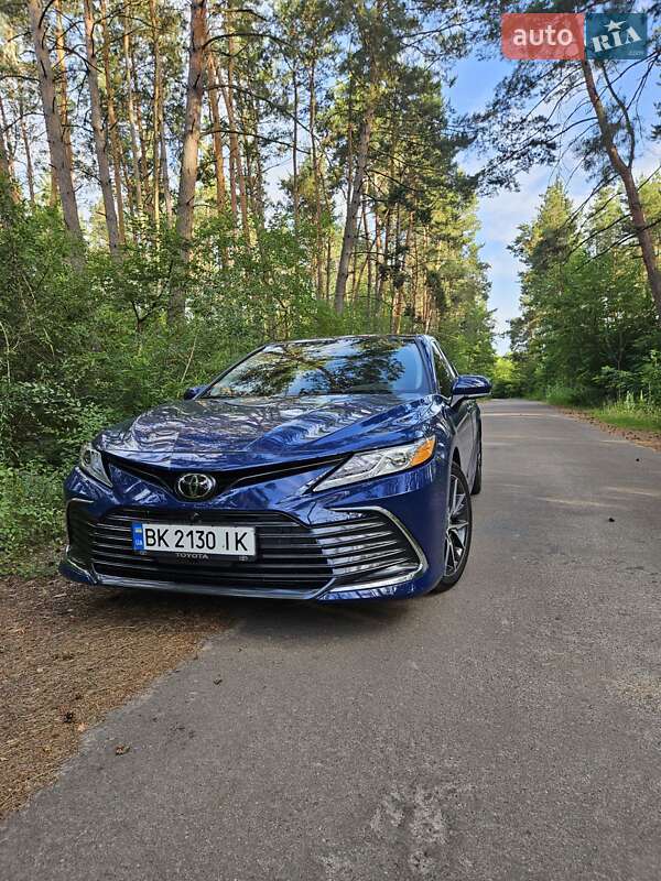 Седан Toyota Camry 2022 в Умані