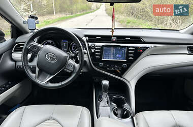 Седан Toyota Camry 2019 в 