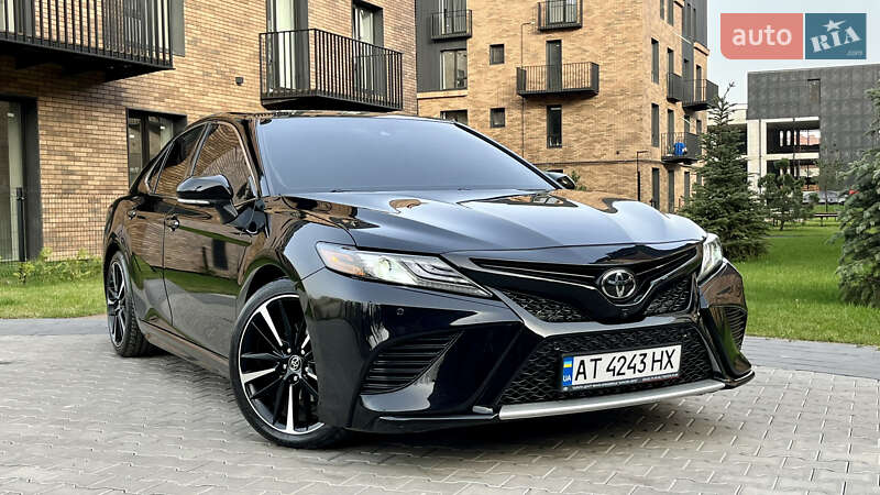 Седан Toyota Camry 2017 в Івано-Франківську