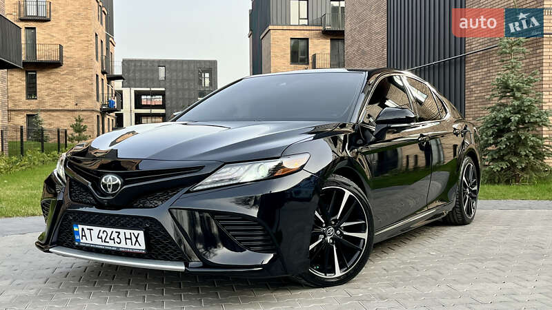 Седан Toyota Camry 2017 в Івано-Франківську