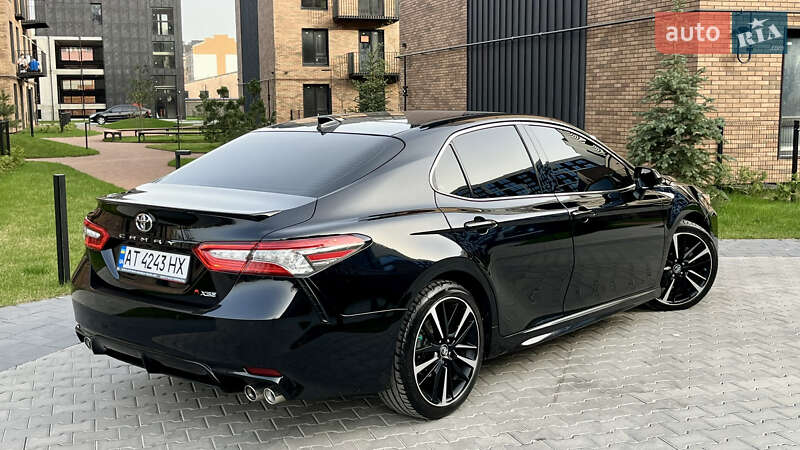 Седан Toyota Camry 2017 в Івано-Франківську