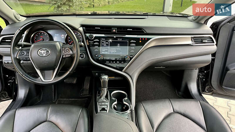 Седан Toyota Camry 2017 в Івано-Франківську