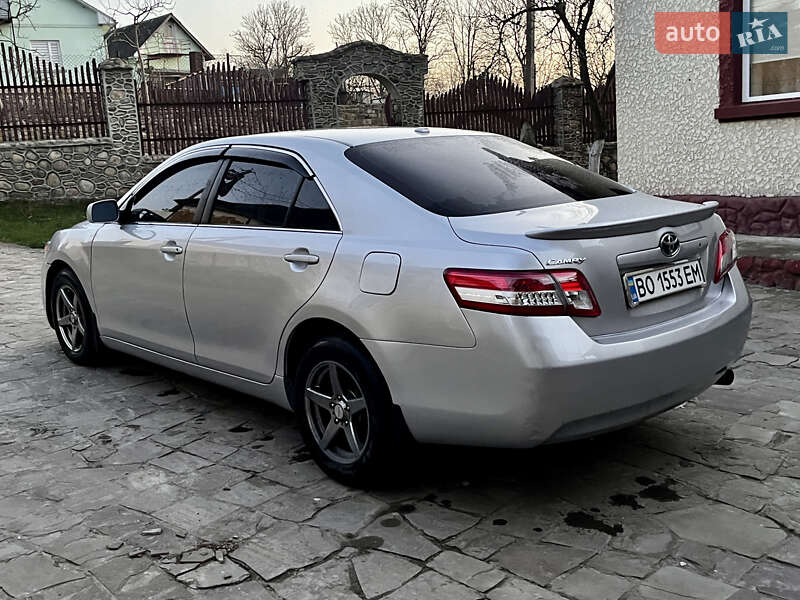 Седан Toyota Camry 2010 в Тернополі