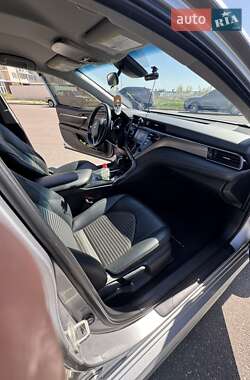 Седан Toyota Camry 2019 в 