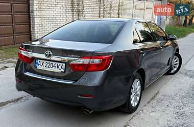 Седан Toyota Camry 2013 в 