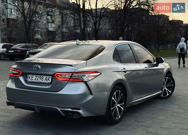 Седан Toyota Camry 2019 в Днепре