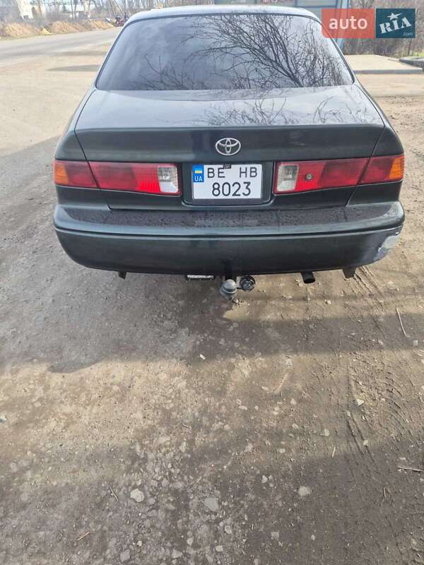 Седан Toyota Camry 2000 в Николаеве