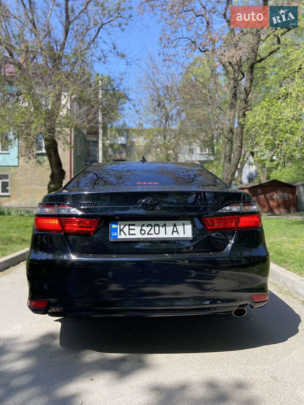 Седан Toyota Camry 2014 в Дніпрі