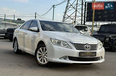 Седан Toyota Camry 2012 в 