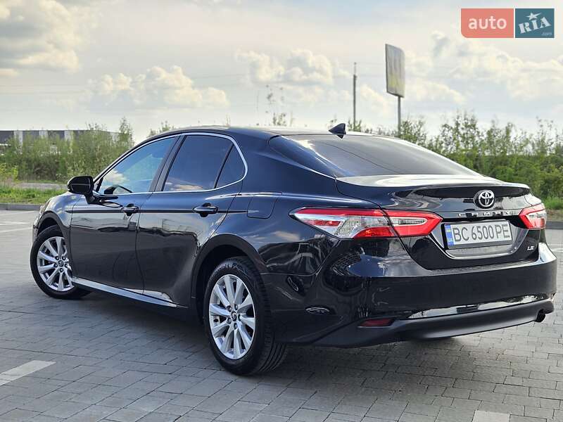 Седан Toyota Camry 2019 в Львові