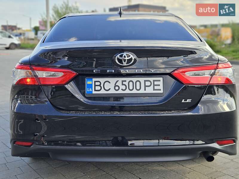 Седан Toyota Camry 2019 в Львові