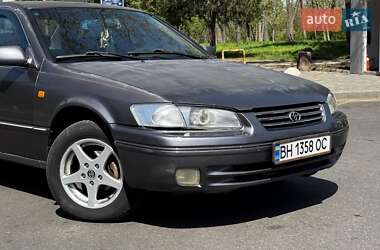 Седан Toyota Camry 1998 в 