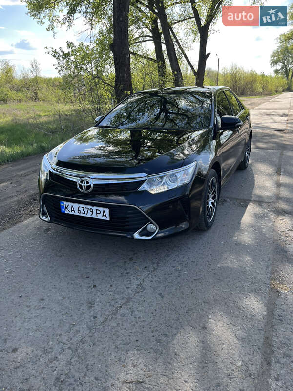 Седан Toyota Camry 2017 в 