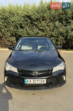 Седан Toyota Camry 2015 в Киеве