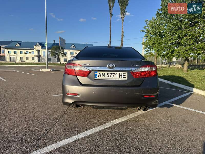 Седан Toyota Camry 2012 в Житомире