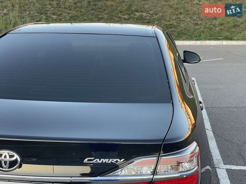 Седан Toyota Camry 2015 в Виннице