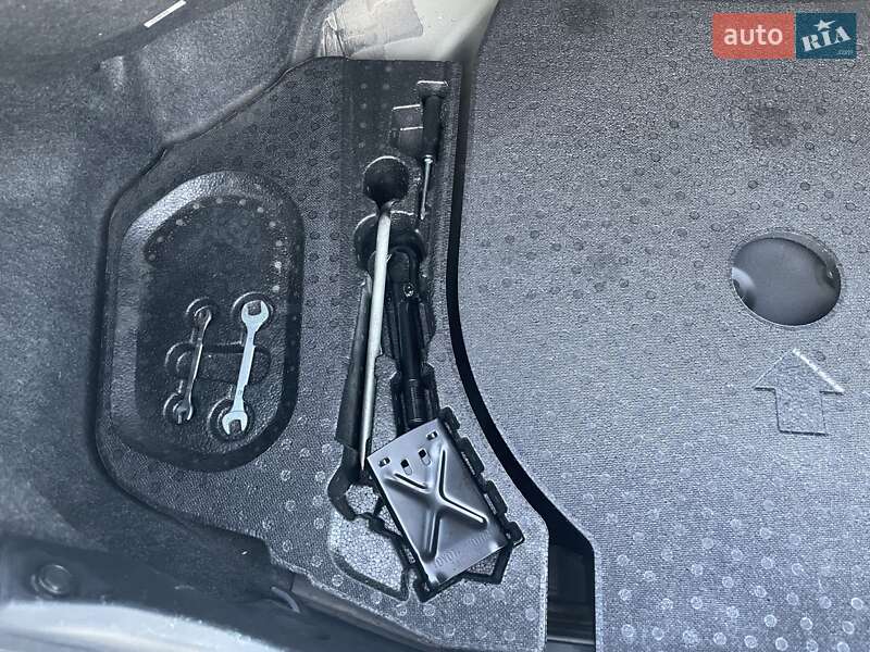 Седан Toyota Camry 2015 в Виннице