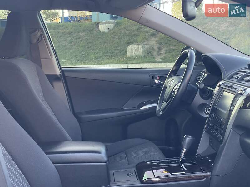 Седан Toyota Camry 2015 в Виннице