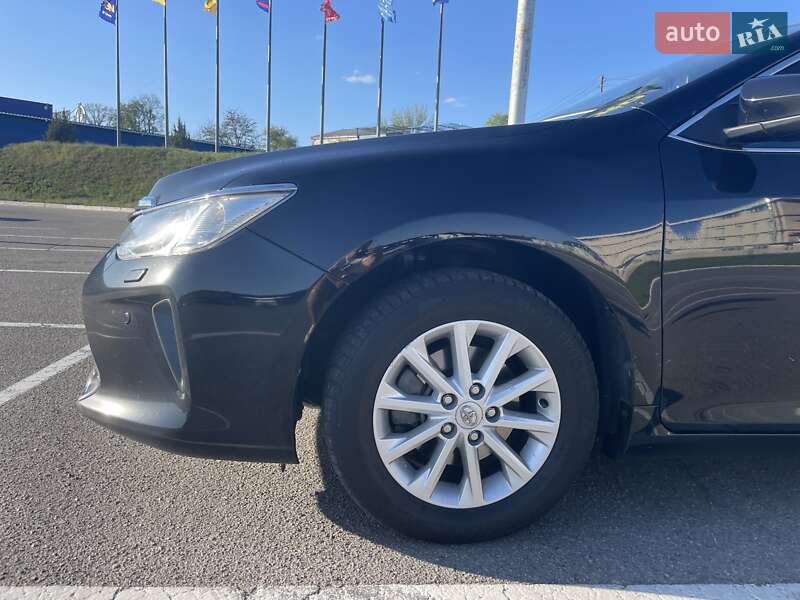 Седан Toyota Camry 2015 в Виннице