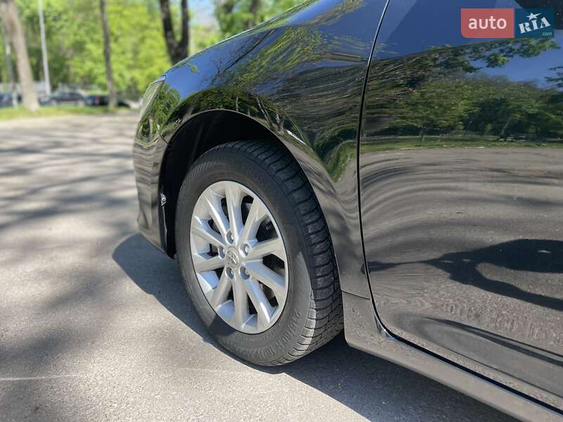 Седан Toyota Camry 2015 в Виннице