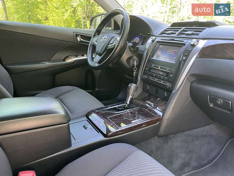 Седан Toyota Camry 2015 в Виннице