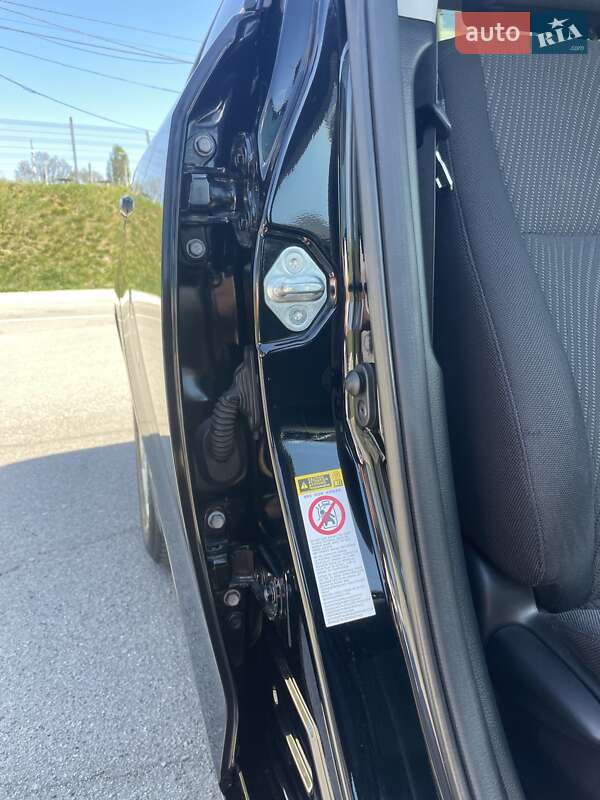 Седан Toyota Camry 2015 в Виннице