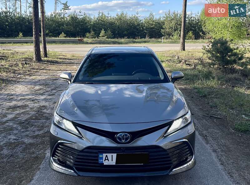 Седан Toyota Camry 2023 в 