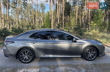 Седан Toyota Camry 2023 в 